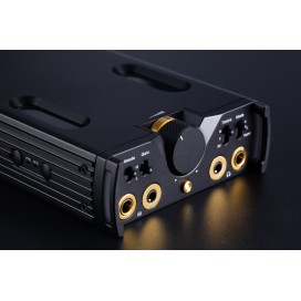 Cayin C9 II con copertura protettiva