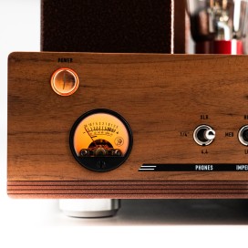 ZMF Aegis – VU meter and power button