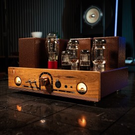 ZMF Aegis – in the listening room